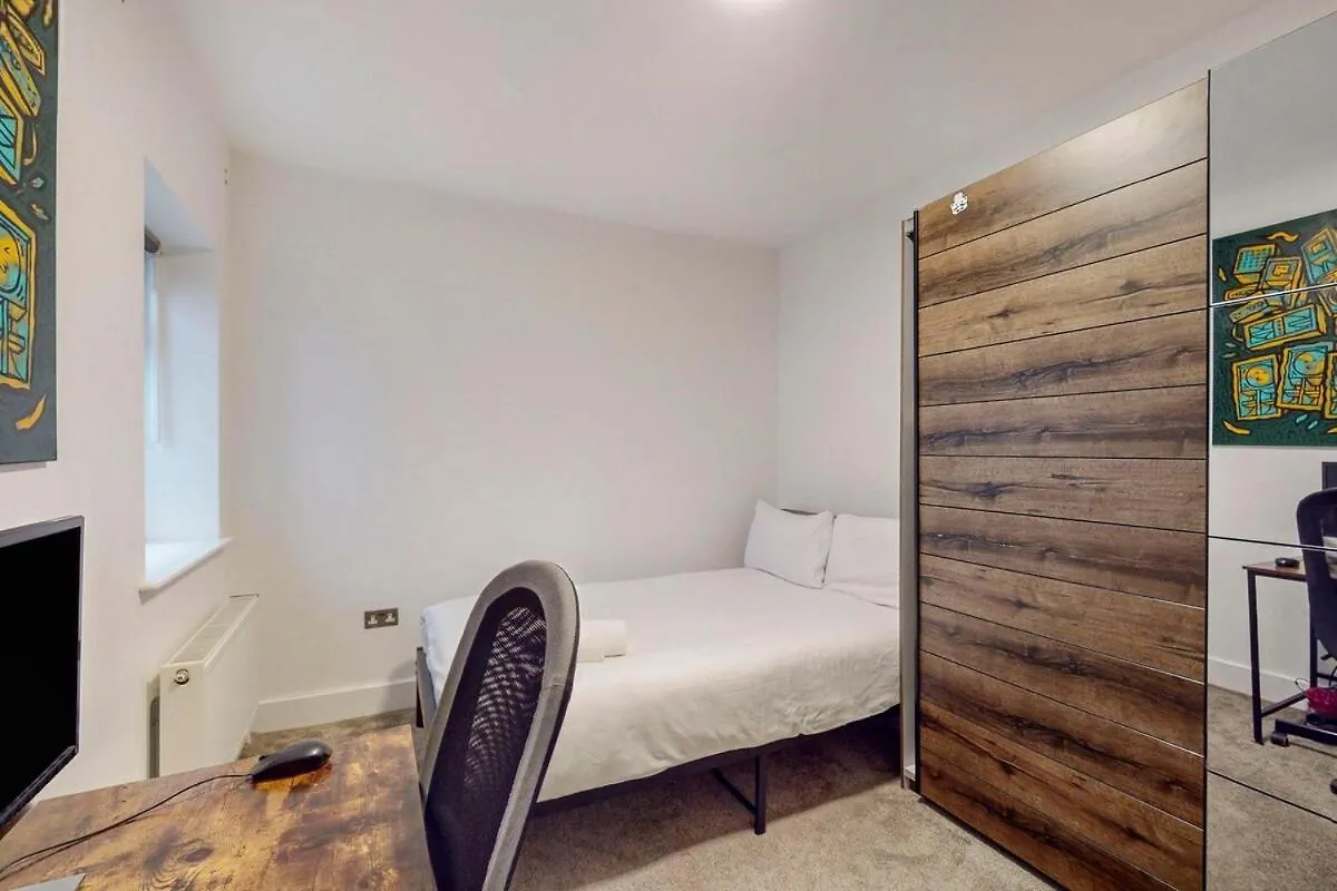 Spacious & Comfortable 2Br Apt Close To Stratford London 0*,  United Kingdom