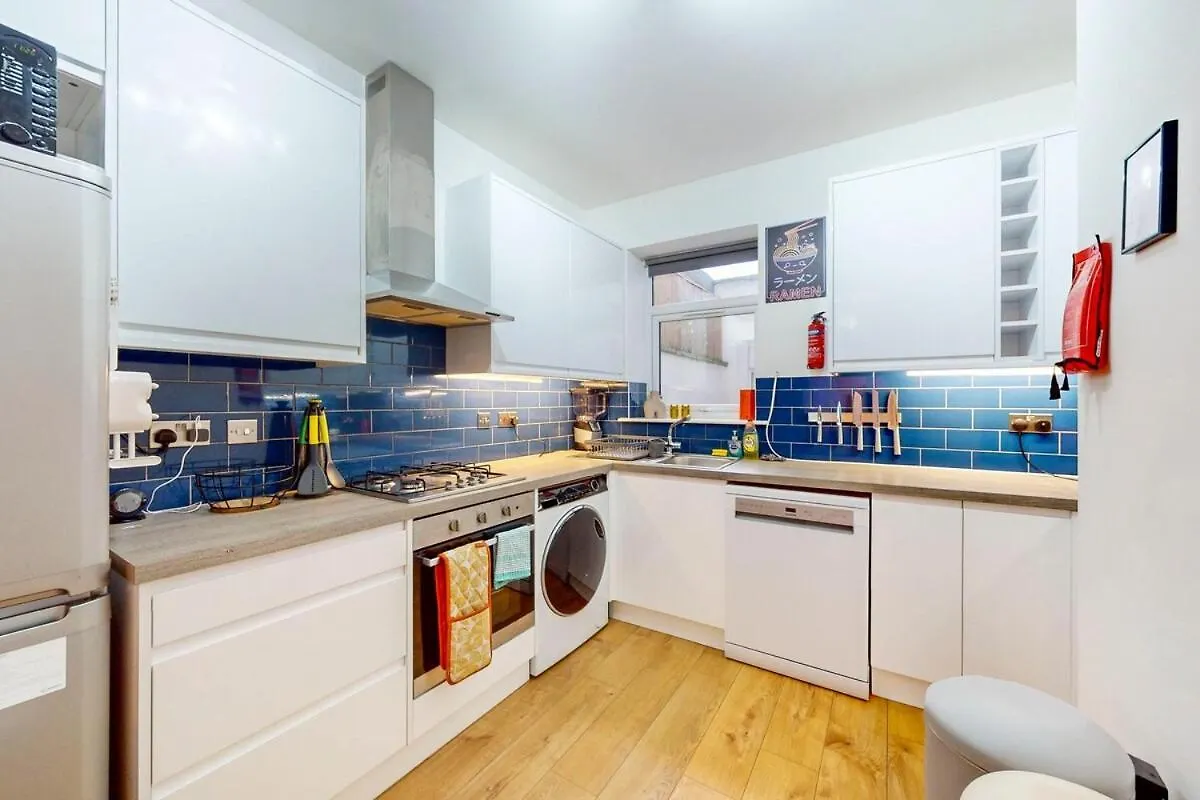 Spacious & Comfortable 2Br Apt Close To Stratford London Apartment